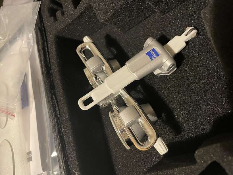 Бінокуляри Zeiss EyeMag Smart Medical Loupes NaviStom