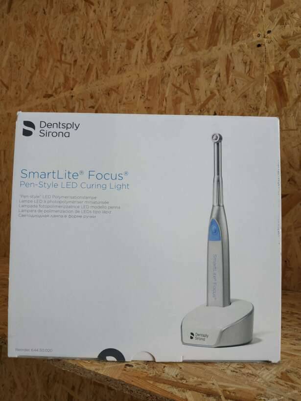 Dentsply SmartLite Focus - беспроводная светодиодная полимеризационная лампа. NaviStom