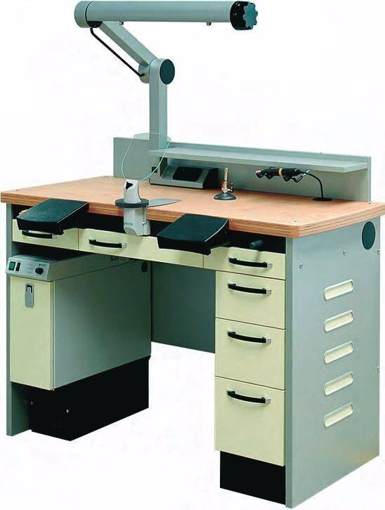 Одноместный зуботехнический стол -LABORS M4/3 фирмы FREUDING NaviStom