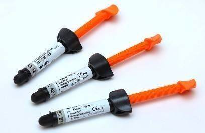 Композит Филтек Z550 (Filtek Z550) шприц 4 гр. (А2; А3; А3.5; В2; ОА2; ОА3) NaviStom