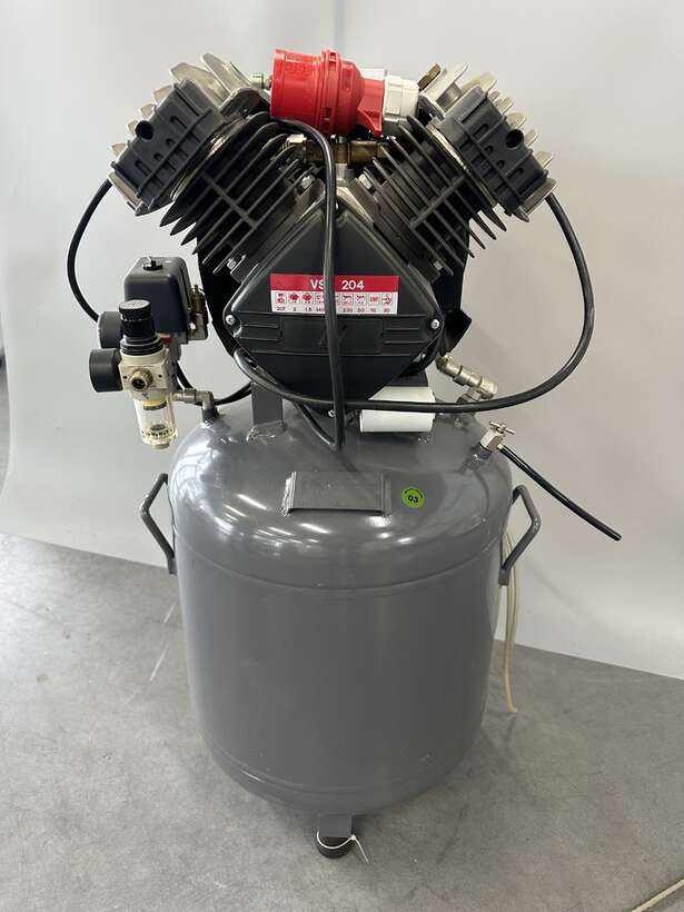 Компресор Італійського виробника двохциліндровий з осушувачем 50Л. NaviStom