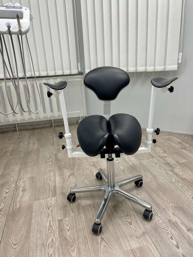 Крісло з підлокітниками SADDLE 2D NaviStom