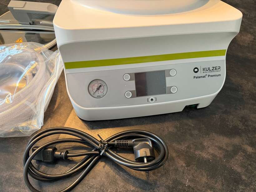 KULZER PALAMAT PREMIUM = полімеризатор NaviStom