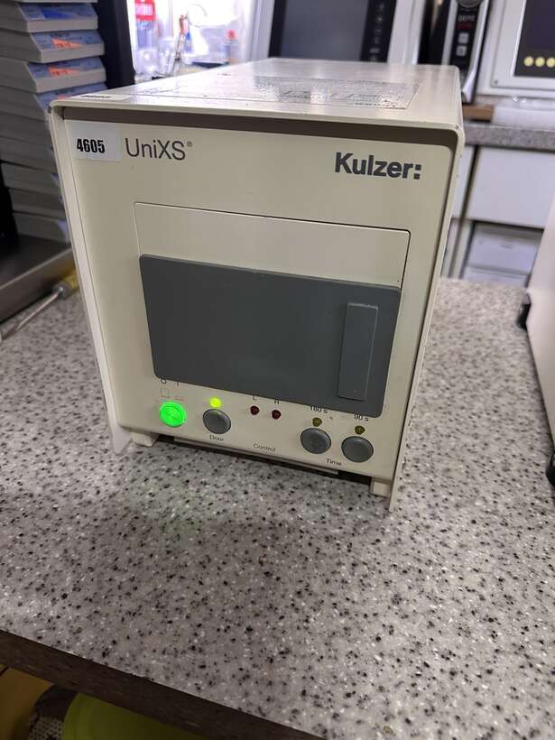 KULZER , UniXS = фотополімеризатор омпощитрих матеріалів NaviStom