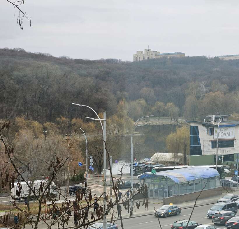 М.Київ. М. Голосіївська. Від метро у кабінет кроків 15 Кабінет під ключ Довгострокова оренда! NaviStom