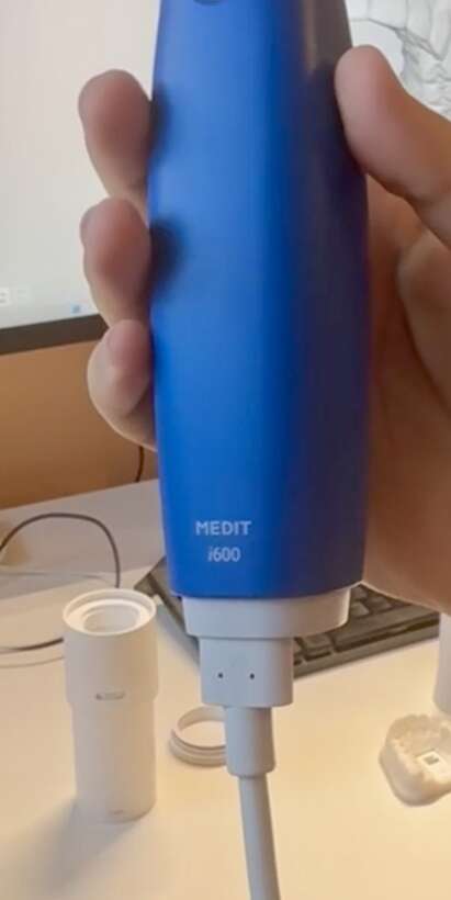 MEDIT i600 = інтраоральний сканер NaviStom