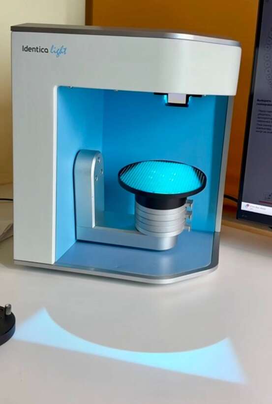 MEDIT Identika Light = лабораторний сканер NaviStom