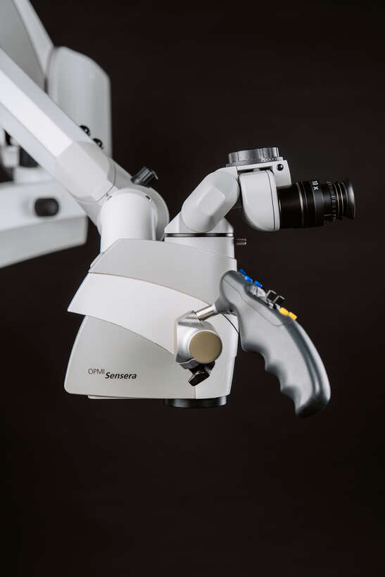 Мікроскоп Zeiss OPMI Sensera NaviStom