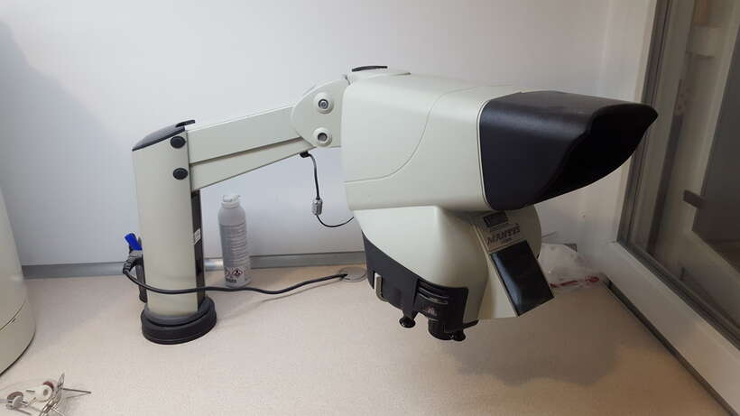 Мікроскоп зуботехнічний Mantis з лінзами Х6 і Х4 в хорошому, акуратному стані. NaviStom