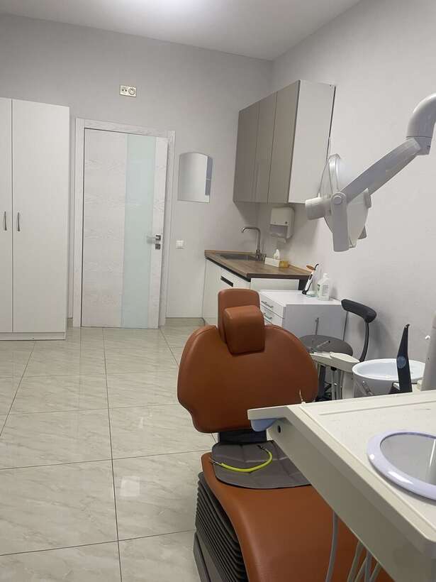 Оренда стоматологічних кабінетів, станція м. Театральна, вул. Євгена Чикаленка NaviStom