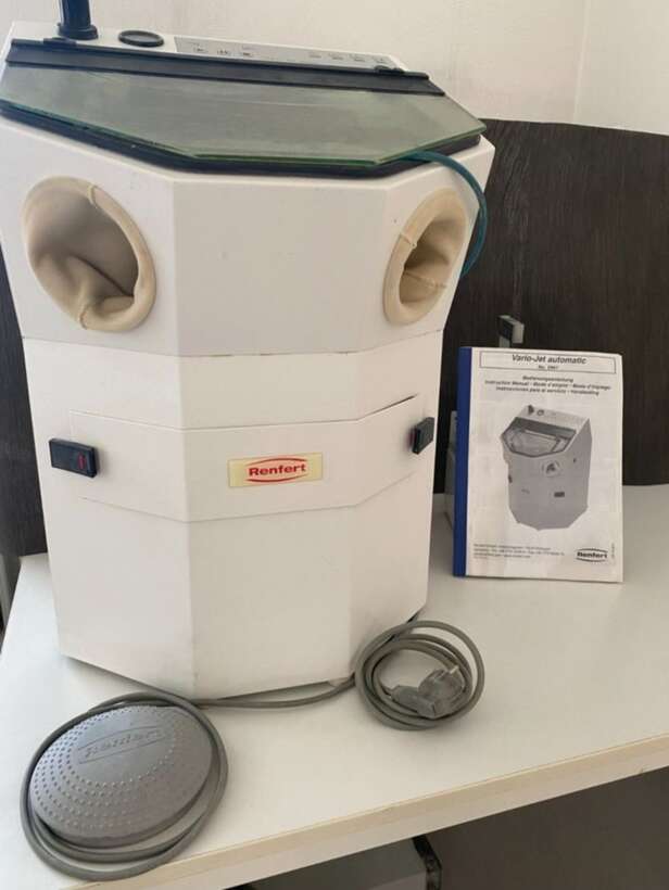 Піскоструйки.:Renfert ,Bego,Harnisch -автоматична церкуляційна та Strahlboy M-на два стакани,сопла. NaviStom