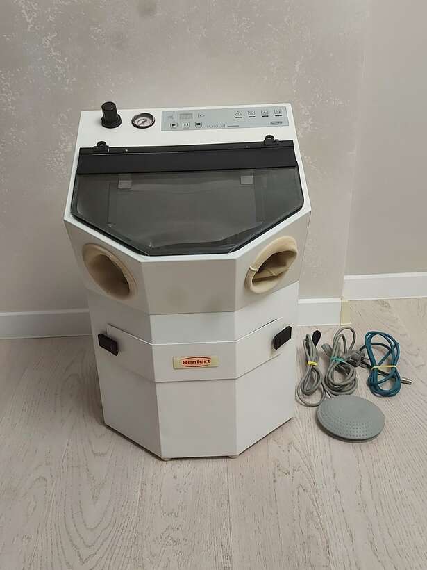 Піскоструйки:Renfert ,Harnisch -автоматична церкуляційна та Strahlboy M-на два стакани,сопла,та інші NaviStom