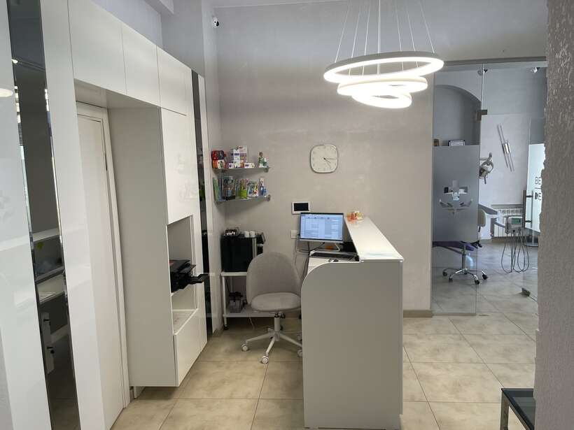 Продаётся действующая стоматологическая Клиника на Таирово. 4 кабинета, новый рентген и ремонт. NaviStom