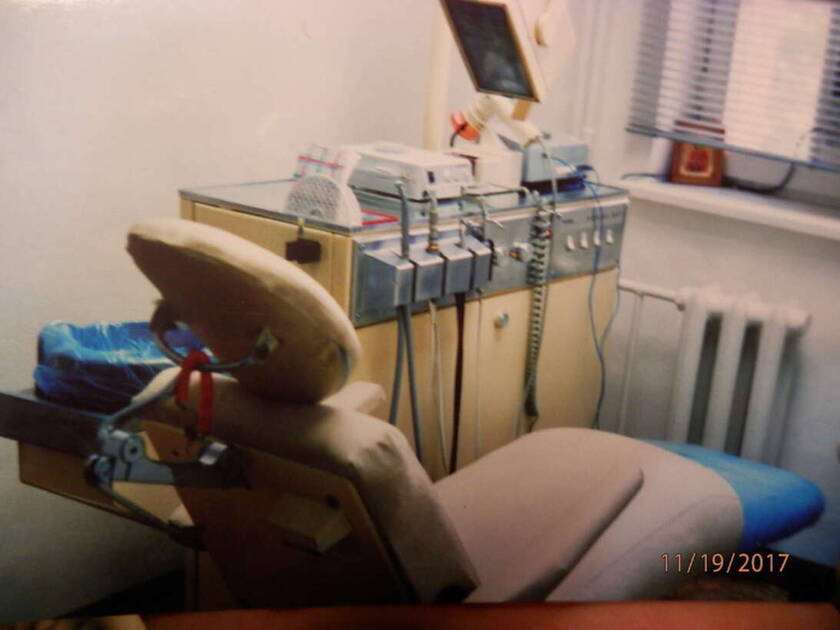 продам стоматустановку б/у Хірана з компресором та кріслом NaviStom