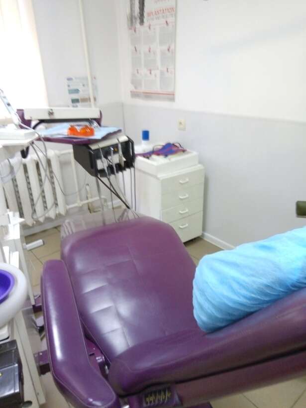 Продам стоматологічну установку Ультрадент з компресором, в робочому стані NaviStom