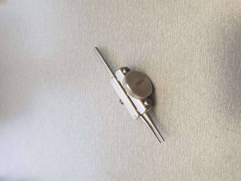 Продаю BREDENT ключ паралелометра и держатель патриц . NaviStom