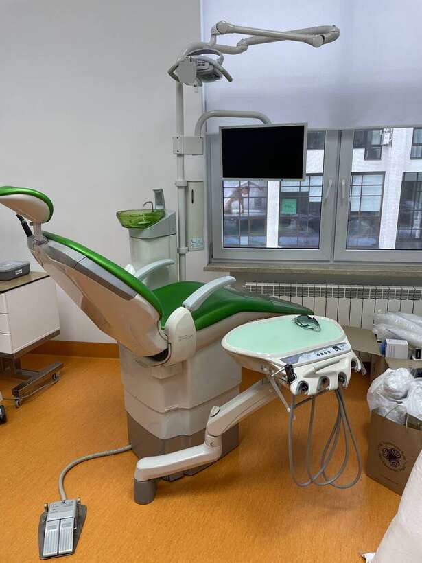 Продаю стоматологічну установку EMCIA Model CU-580-UP NaviStom