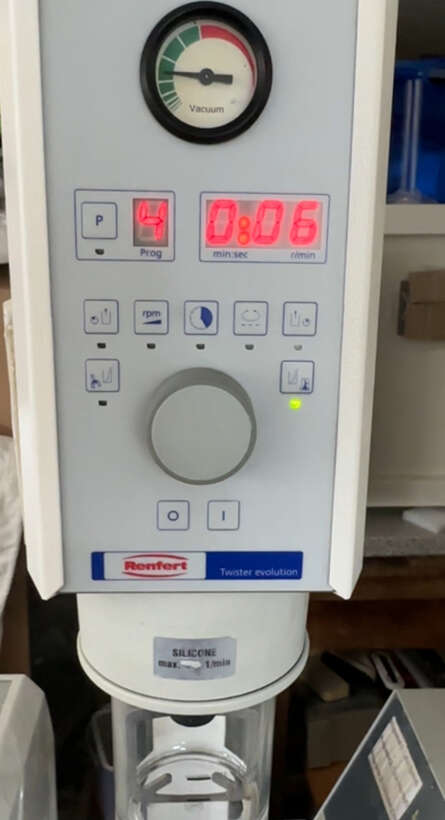 RENFERT Twister EVOLUTIONS = Вакумний змішувач NaviStom