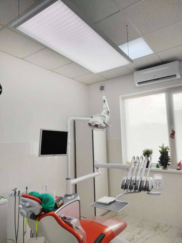 Стоматологический светильник StomSvit PRO NaviStom