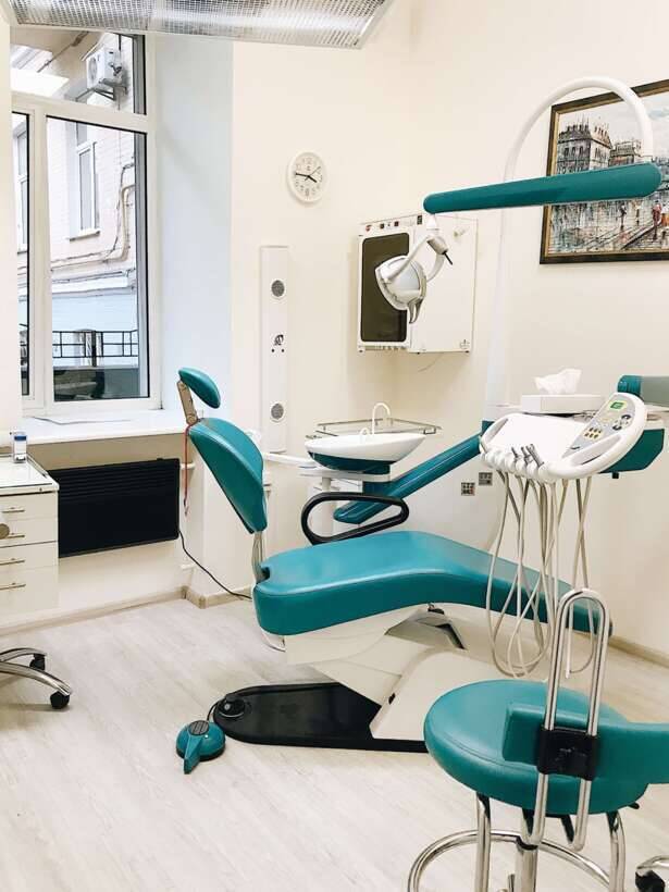 Розпродаж! Стоматологічна установка Chirana Smile Charm NaviStom