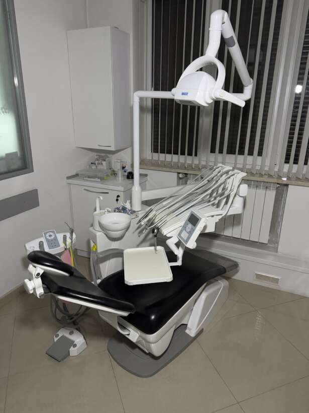 Стоматологічна установка SIGER U200 із сенсорною панеллю управління на блоці лікаря та асистента NaviStom