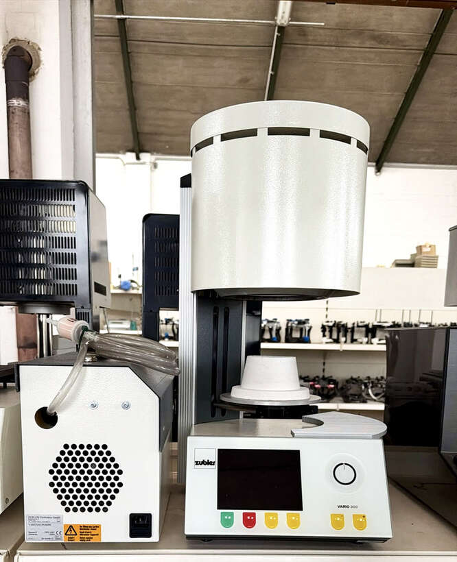 ZUBLER VARIO 300 = піч для випалу NaviStom